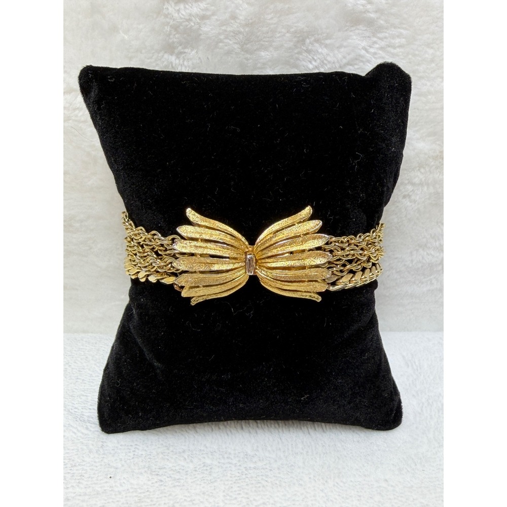 VTG Crown Trifari Gold Tone Multi Strand Heirloom Feather Wing Clasp Bracelet